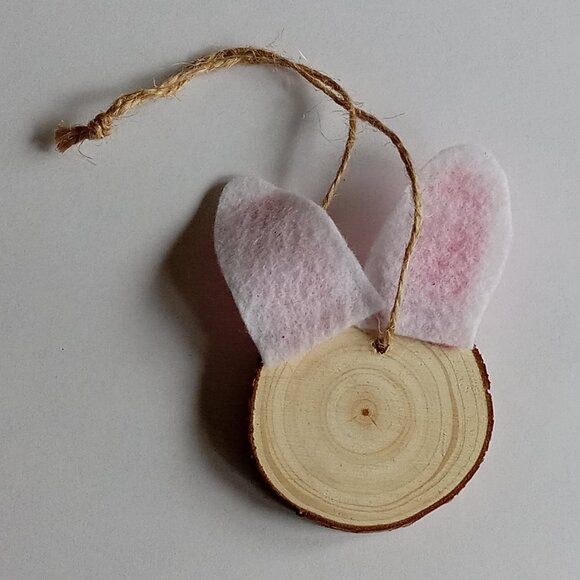 🎯 10 for $10 / Hand Painted Bunny Rabbit on Wood Disc Ornament - Picture 4 of 7